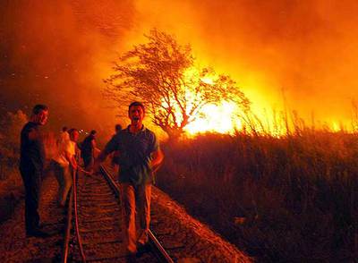 Un incendio en el monte Parnaso amenaza Atenas