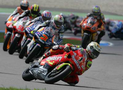 Lorenzo lidera la prueba de 250cc de ayer en el circuito de Assen.