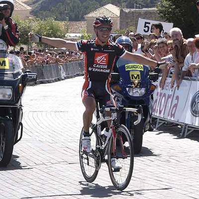 Joaquim Rodríguez cruza victorioso la meta de Cuenca.