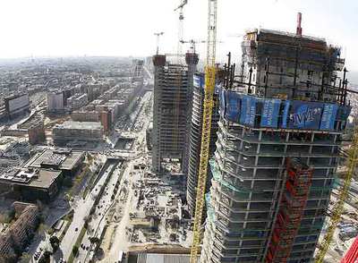 Tres de las torres de la Castellana, vistas desde la Torre Espacio, la situada más al norte de las cuatro.