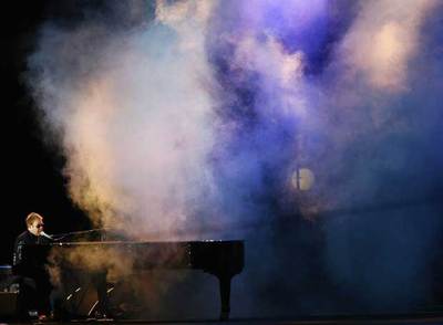 Elton John, ayer durante la actuación en Collado Villalba.