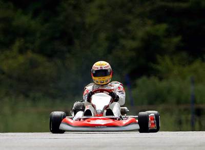 Hamilton, ayer a los mandos de un  kart .