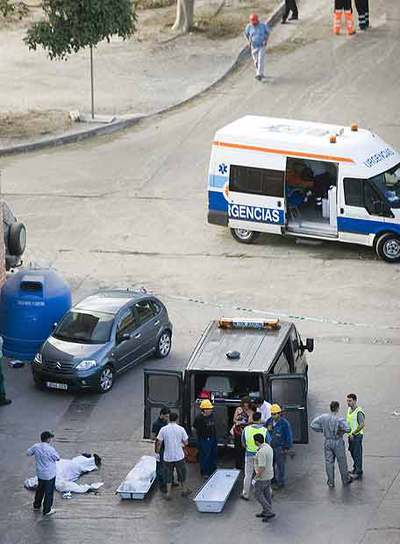 Los cuerpos de los fallecidos en la cementera Holcim en Carboneras.