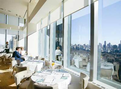 Vistas sobre Manhattan desde el restaurante Asiate, uno de los recomendados por la guía   Zagat   en la ciudad estadounidense.rnLe Bernadin, el restaurante neoyorquino con mejor valoración en la guía   Zagat  .