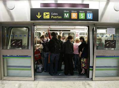 Tren que recorre las distintas zonas de la terminal 4 del aeropuerto de Barajas.