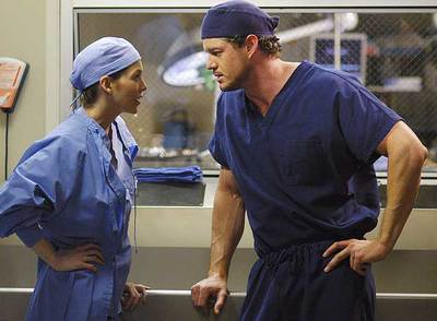 Ellen Pompeo (izquierda) y Eric Dane, dos de los protagonistas de  Anatomía de Grey. 