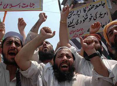 Los cadáveres y las ruinas se amontonan en la Mezquita Roja