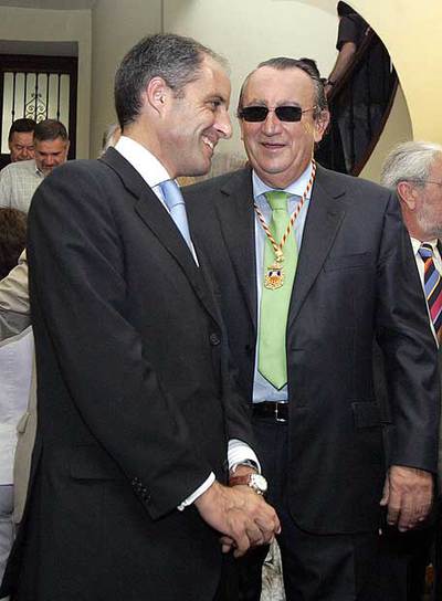 Camps arropa de nuevo a Fabra