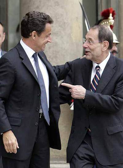 Sarkozy (izquierda) y Javier Solana, ayer en París.
