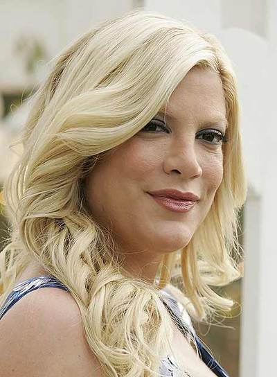 Y ahora Tori Spelling oficia bodas