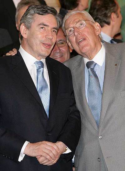 BROWN VISITA EL PARLAMENTO NORIRLANDÉS