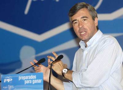 Ángel Acebes, durante su intervención en la escuela nacional de verano organizada por el PP en Islantilla (Huelva).
