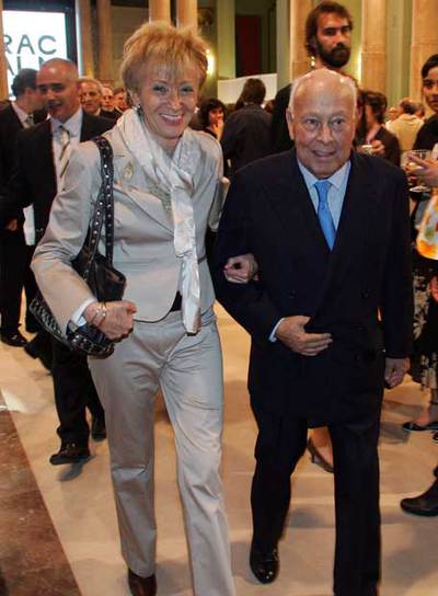 La vicepresidenta del Gobierno, María Teresa Fernández de la Vega, con Jesús de Polanco en mayo pasado.