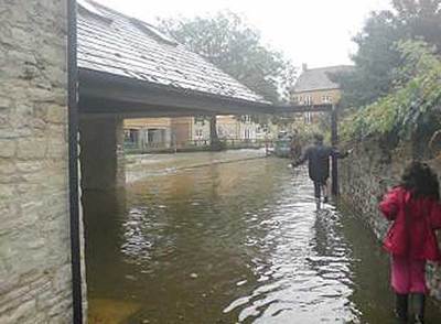 Una vivienda inundada en Witney (Reino Unido).