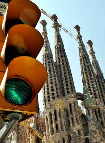 Semáforos funcionando junto a la Sagrada Familia.