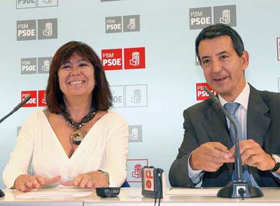 Cristina Narbona, presidenta de la gestora del PSM, con Constantino Méndez, vicepresidente.