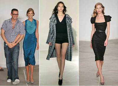 De izquierda a derecha, Roland Mouret, con la modelo Carmen Kaas, en Nueva York. Modelo del desfile de su última colección, en París. El vestido 'Galaxy',  en  otoño de 2005.