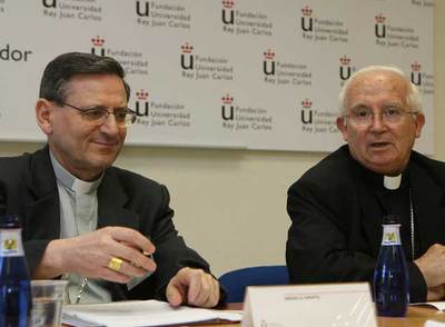El arzobispo Angelo Amato (izquierda) y el cardenal Cañizares, en los cursos de verano de Aranjuez.