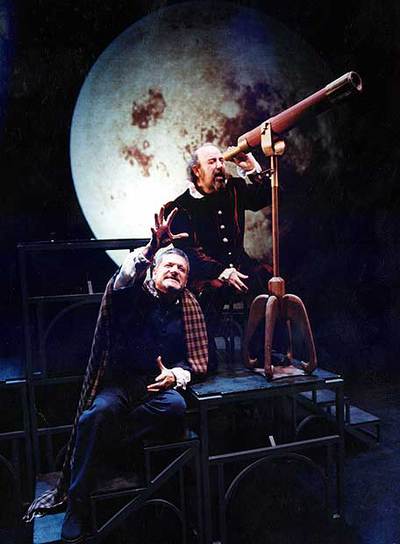 Representación de la obra 'Galileo', de Bertolt Brecht, dirigida por Santiago Sánchez.