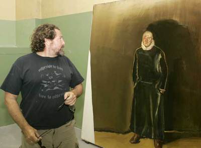 Julian Schnabel, ante uno de sus cuadros.