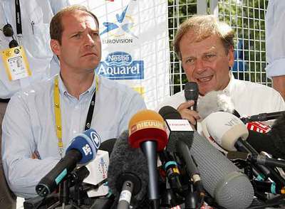 Prudhomme, director del Tour, y Clerc, presidente de la empresa organizadora, en una conferencia.