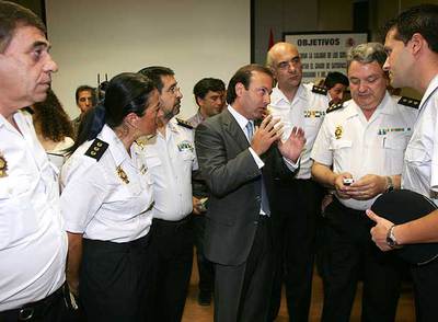 De izquierda a derecha, Gloria Martínez; el director adjunto Miguel Ángel Fernández-Chico; el director de la Policía y la Guardia Civil, Joan Mesquida; el jefe superior Enrique Barón; Juan Manuel Calleja y el inspector Julio Casado.