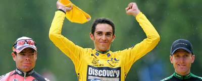 El podio de París: de izquierda a derecha,  Evans, Contador y Leipheimer.