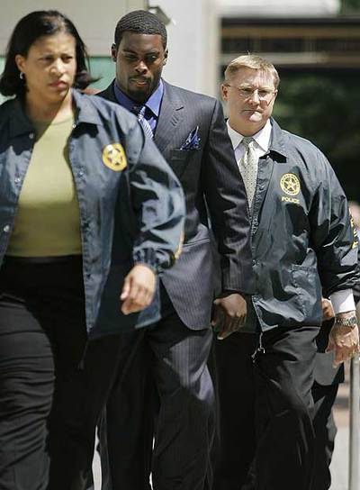 Michael Vick, a su llegada al juzgado el pasado jueves.