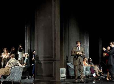 Escena del estreno de  Eugenio Oneguin  en el Festival de Salzsburgo.