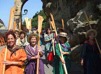 Un grupo de bateleras de Loiola, algunas campeonas de remo.
