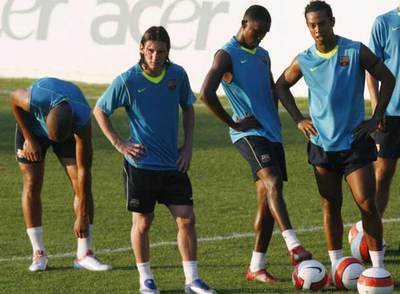 Henry, Messi, Eto'o y Ronaldinho, de izquierda a derecha, durante la sesión preparatoria.