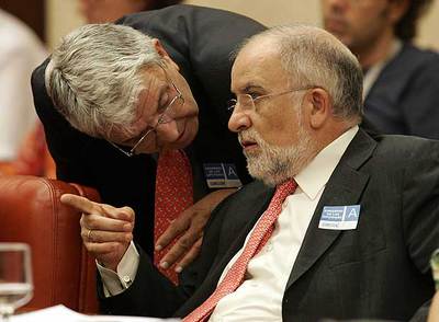 El presidente de Renfe, José Salgueiro, izquierda, junto al secretario de Estado de Infraestructuras, Víctor Morlán.