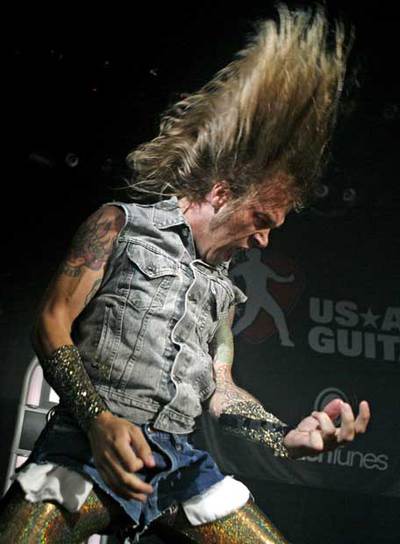 Expertos en tocar la guitarra sin guitarra