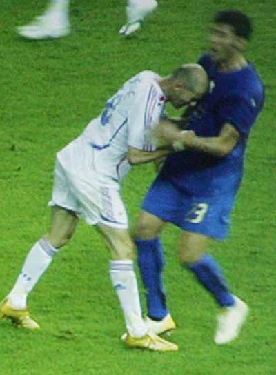 "Prefiero a tu puta hermana"