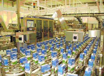 Cadena de producción de Tetra Pak para sus populares 'bricks'.