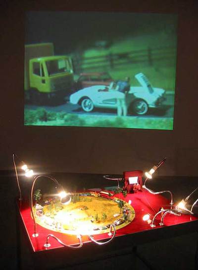 Detalle de la instalación  Our second date,  de Jennifer y Kevin McCoy.