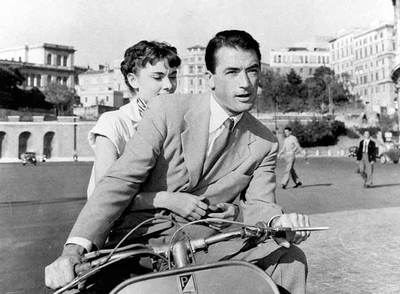 Audrey Hepburn y Gregory Peck, en una imagen de  Vacaciones en Roma .