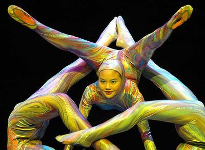 Representación de  Magical   por la Zunyi Acrobatic Troupe.