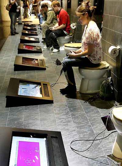 La 'Play' entra en el baño