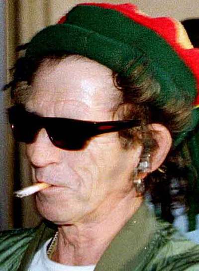 Los Rolling se saltan la ley antitabaco