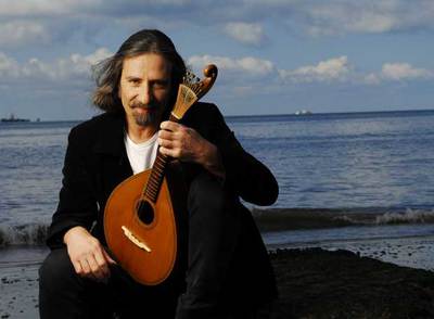 "Toco de manera genética"