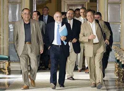 El consejero de Política Territorial, Joaquim Nadal (izquierda), junto al secretario de Estado Víctor Morlán.