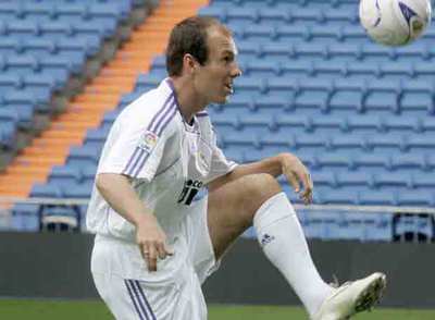 Robben, en su presentación en el Bernabéu como jugador del Madrid.
