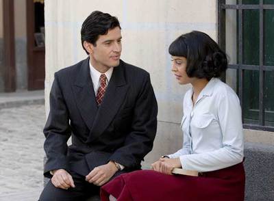 Sara Casasnovas y Carlos García, dos de los protagonistas de  Amar en tiempos revueltos. 