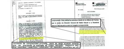 A la izquierda, el auto de la juez de Alcobendas  que recoge que una propiedad privada no es equiparable en protección a un domicilio. A la derecha, la nota interna de la Jefatura del Cuerpo de Agentes Forestales en la que les obliga a pedir autorización judicial para entrar en un monte privado a través de la consejería.