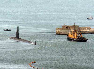 El submarino nuclear estadounidense  USS San Juan,º  a su salida del puerto de Gibraltar, el viernes por la tarde.