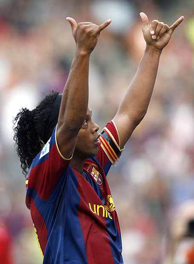 Ronaldinho celebra uno de los goles que dedicó a su hijo.