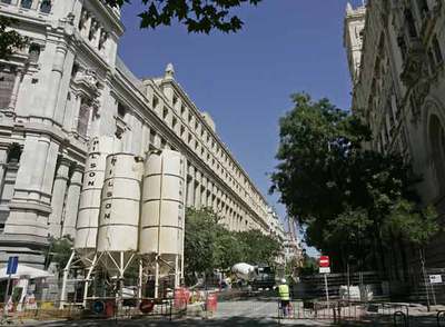Obras del estacionamiento subterráneo municipal bajo la calle de Montalbán.