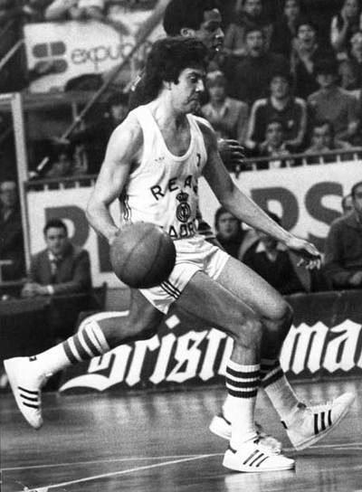 Carmelo Cabrera, en un partido del Real Madrid contra el Maccabi en 1979.