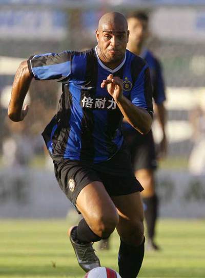 Adriano, durante un amistoso en julio en China.